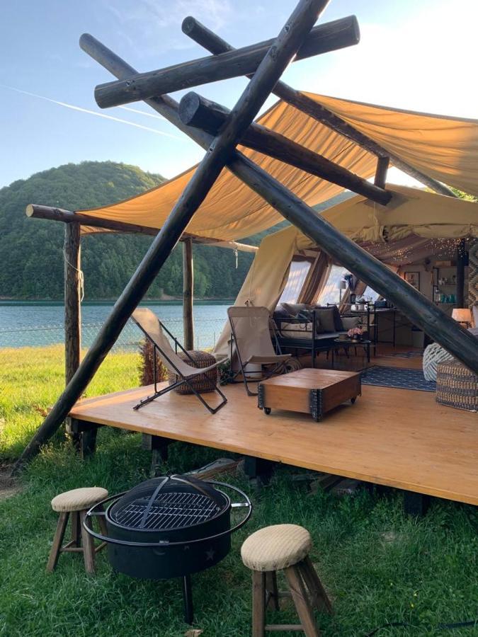 Vila Luxury Lake House & Glamping Teşila Exteriér fotografie